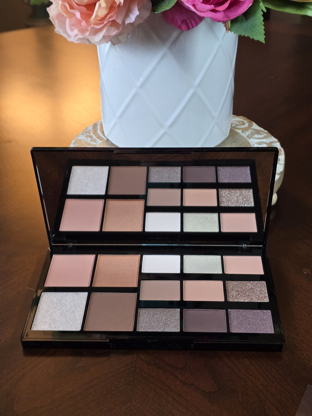 Laura Geller Passport To Prettt The Wanderlust Collection 12 Pan Palette NIB